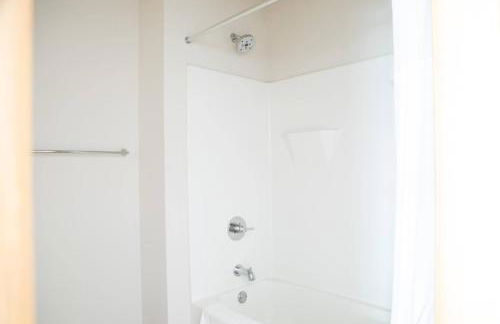 East Side Studio Apt - Near Brady St and Fiserv with Balcony - Foto 9