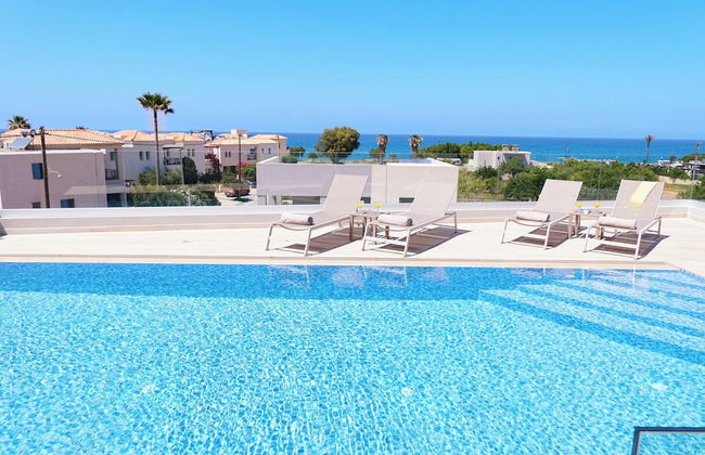 Beach Sand Villas - Beachfront Rooftop Pool - Photo 18