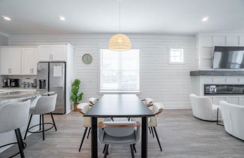 ~Spacious home near beach w/ game room and community pool~ - Photo 23