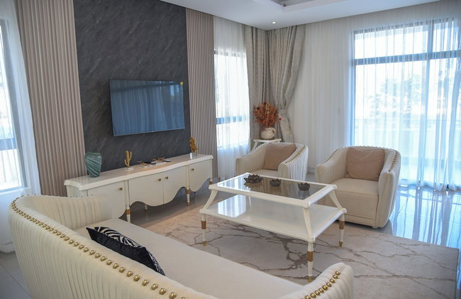 Mira Heights Suite & Conferencing - Photo 12