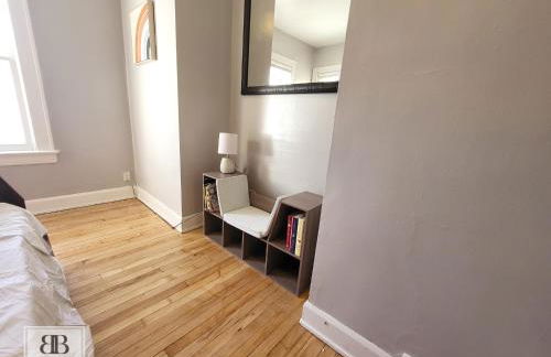 KingBed15 Mins to DTWN, 3 miles to CLE Clinic & CWRU - Foto 2