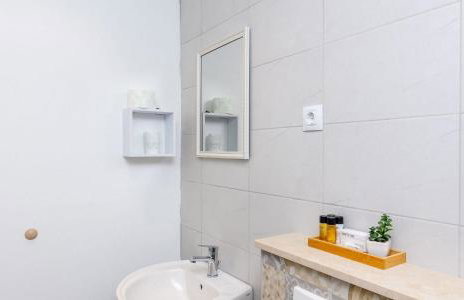 Villa Majkovica - 4 Bedroom Villa with Private Pool & En-Suite Bathrooms & Parking - Photo 65