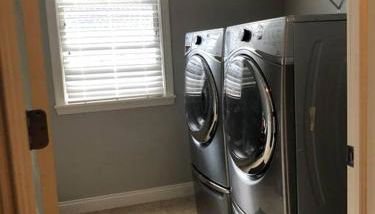 Lakefront view 5 bedroom home with basement - Foto 3