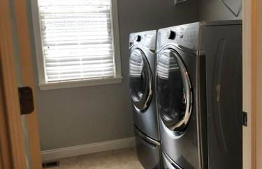 Lakefront view 5 bedroom home with basement - Foto 3