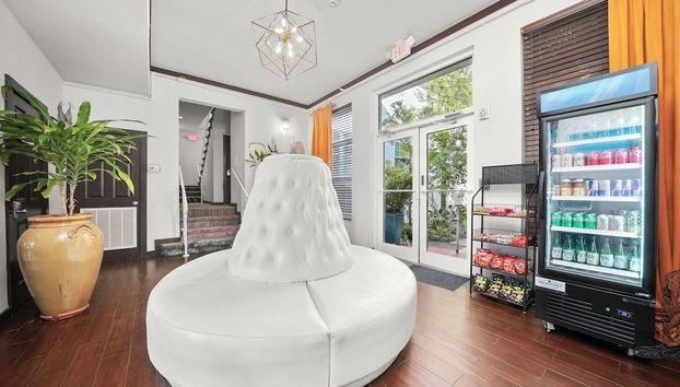 Coin salon dans le hall