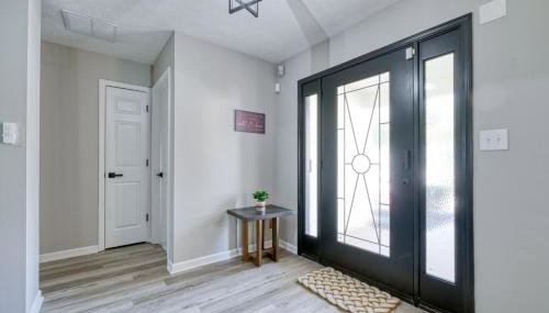 Stylish 4BR Urban Oasis - Photo 3