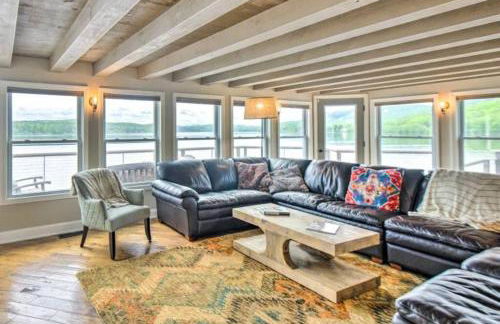 Unmatched Lakefront Home! - Foto 11