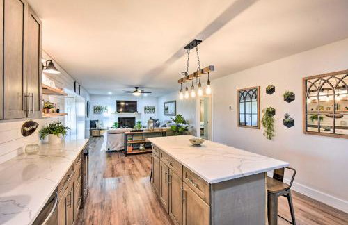 Townville Lake House with Private Dock, Kayaks! - Foto 11