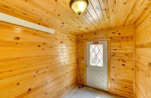 Deadwood Wolf Cabin with Fire Pit and Grill - Foto 17