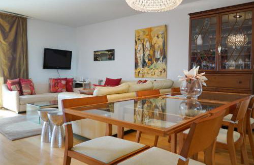 Lisbon Oriente River View w/ Balcony&Garage - Photo 9