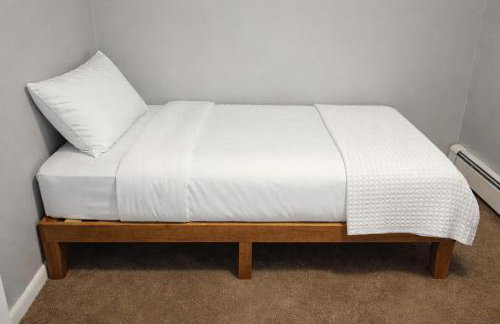 Just renovated 2 bedroom condo 1 mile from Salem - Photo 15