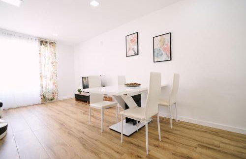 New Big City Center Apartment 4th floor no elevator - Photo 8