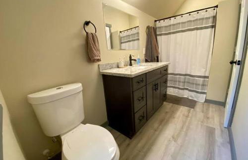 NEW Modern Cabin! 5mi to Mt Rainier National Park! Hot Tub & Wifi - Foto 19