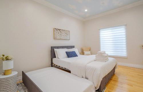 Regal 4 bed with hot tub close to Universal sleeps 15 - Foto 28