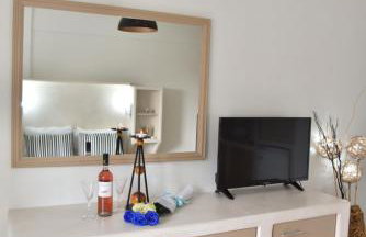 KyMa Studios and Suites - Photo 45