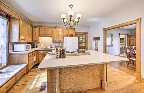 The Farm House with Deck and Historic Charm! - Foto 10