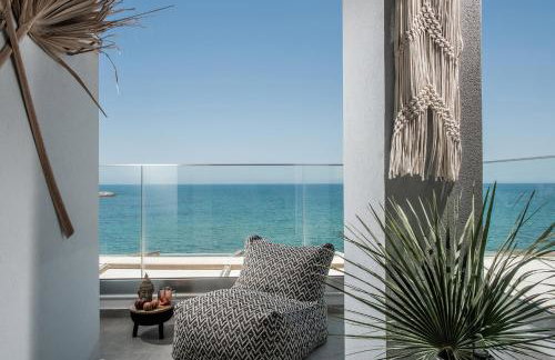 Khroma Luxury Suite 1 Beach front apartment - Photo 38