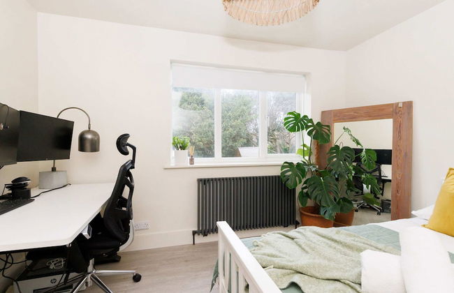 Stylish 4 Bed Home Close to Beach - Foto 26