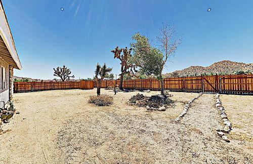 Rawhide Ranch - Walk to Pappy and Harriet's with Hot Tub! home - Foto 22