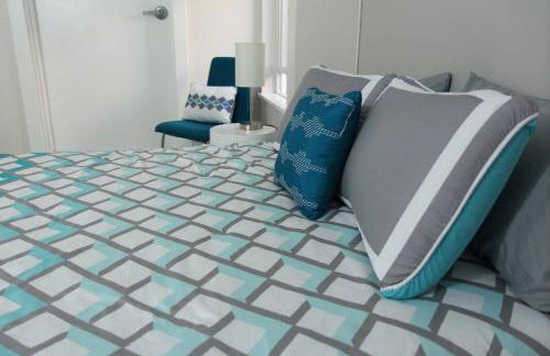 Stylish NOPA Penthouse, Remote Work Friendly - Foto 28