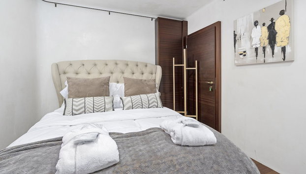 Montreux Rotana Villa - Photo 3, Chambre