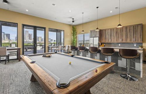 Trendy 1BR w 10ft Ceilings FREE Parking Pet Friendly - Foto 65