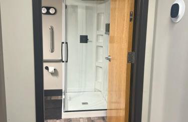 Dragonfly loft, hot tub, river views - Photo 23