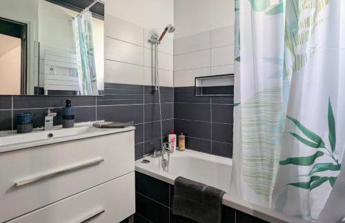 Grand duplex - Parking privé - Centre - Calme - Foto 9