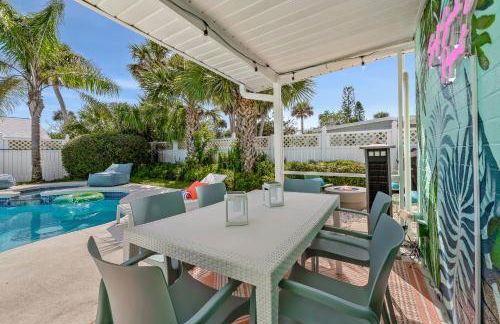 Walk to Beach, Heated Pool, Dog-Friendly, Firepit - Foto 9