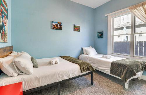 Deck and Home Office Walkable Albuquerque Home - Photo 23