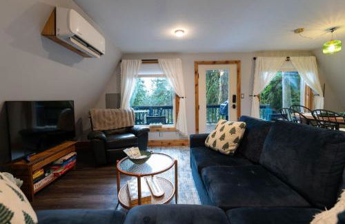 Secluded Forest Cabin with Hot Tub and Private Waterfall - Foto 9