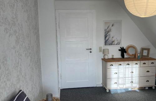 Gemütliches Ferienhaus 70qm mit Garten Sitzecke Grill 5 Minuten zum See - Foto 8