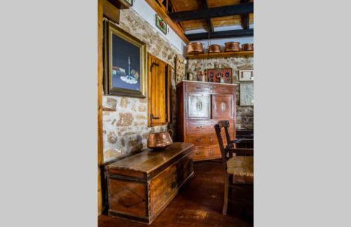 PONTINOS OLD HOUSE - Photo 14