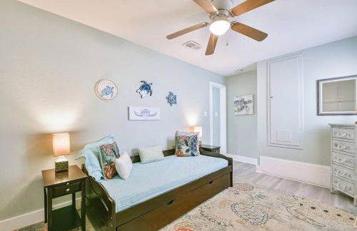 Coastal Blue Beach House with 3 Bedrooms and Just off the Seawall - Foto 21