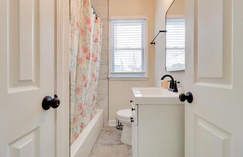 Modern Updates and Great Location! Detroit Duplex - Foto 15