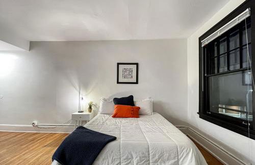 Quiet Studio on Grand - Downtown DSM! - Photo 4