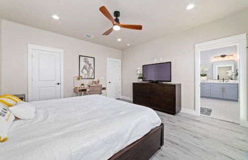 Heated Pool & Spa! Close To The Beach! - Photo 33