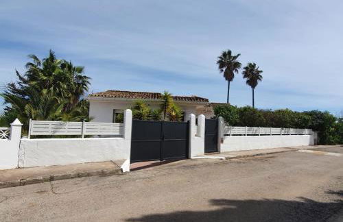 5 Bedroom Villa with HEATED Pool with breath-taking Sea Views, Walking distances to Shops Restaurants Beach - Photo 27