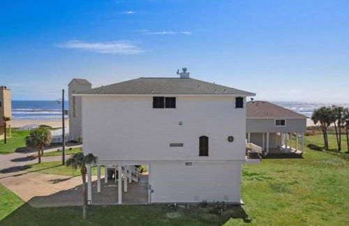 Huge beach house with great views, steps from sand - Foto 52