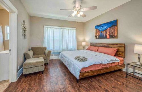 2 King Beds! Fantastic Stylish Bungalow home! - Foto 19