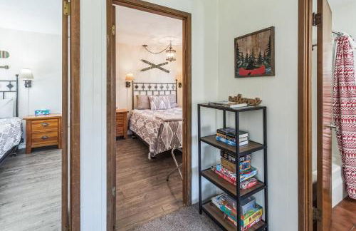 Cozy Cabin Retreat with Scenic Views cabin - Foto 7