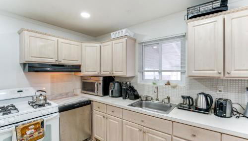 8 Mi to Detroit Zoo Family Home with Game Room - Foto 3