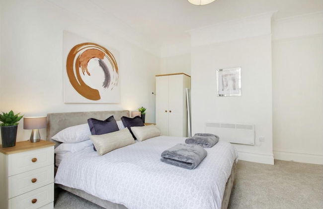 Stunning 2-bed Apartment in Tunbridge Wells - Photo 3