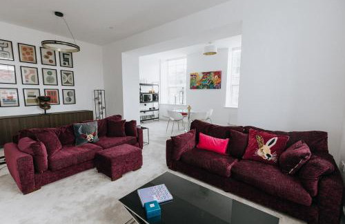 Grade II Mill Townhouse in Leeds with Free Parking which Sleeps 6 - Photo 50