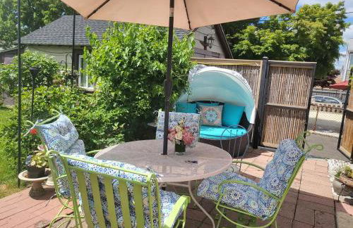 Gem by the water with firepit & all fenced backyard 2 Bedrooms - Photo 22