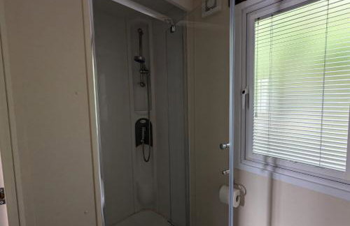 2-Bed Ringwood Cabin - incl Park Pass SelfCheckin - Foto 4