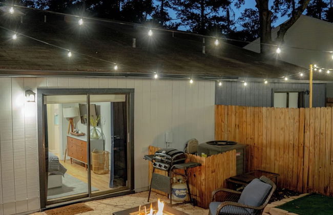 Quiet Convenient and Modern Haven - Photo 31