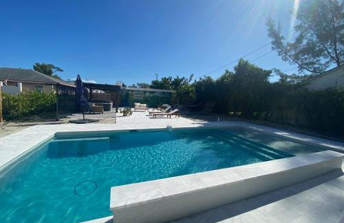 Jungle Cottage with luxury pool, hot tub and more! - Photo 9