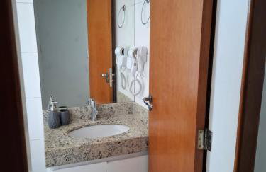 Edf Gil Nogueira - Praia do Morro - GUARAPARI - ES - Brasil - 4º Andar TELA Proteção - FRENTE Sol Manhã - 02 quartos com Split - WIFI - Varanda Gourmet com CHURRASQUEIRA - 02 elevadores - 01 Vaga - PISCINA - Sauna - Portaria 24 HRS - 50m da Praia do Morro - Photo 39