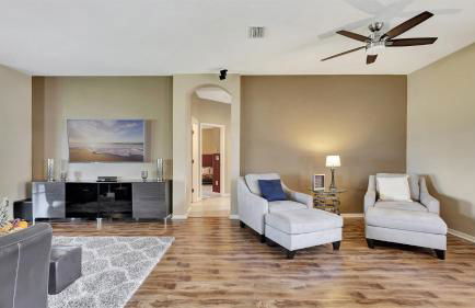 Valrico's Hidden Gem A Stunning 3-Bedroom Oasis Awaits! - Foto 6